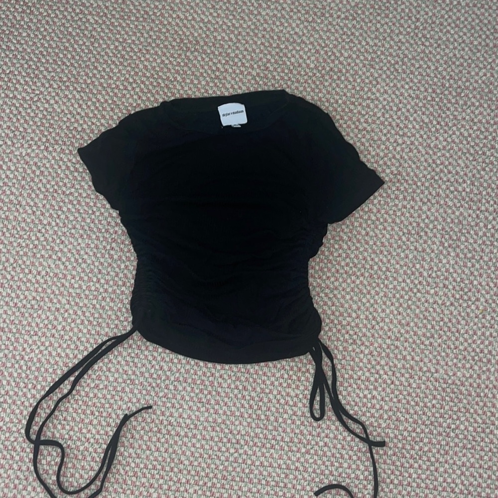 Skylar and Madison side tie tee